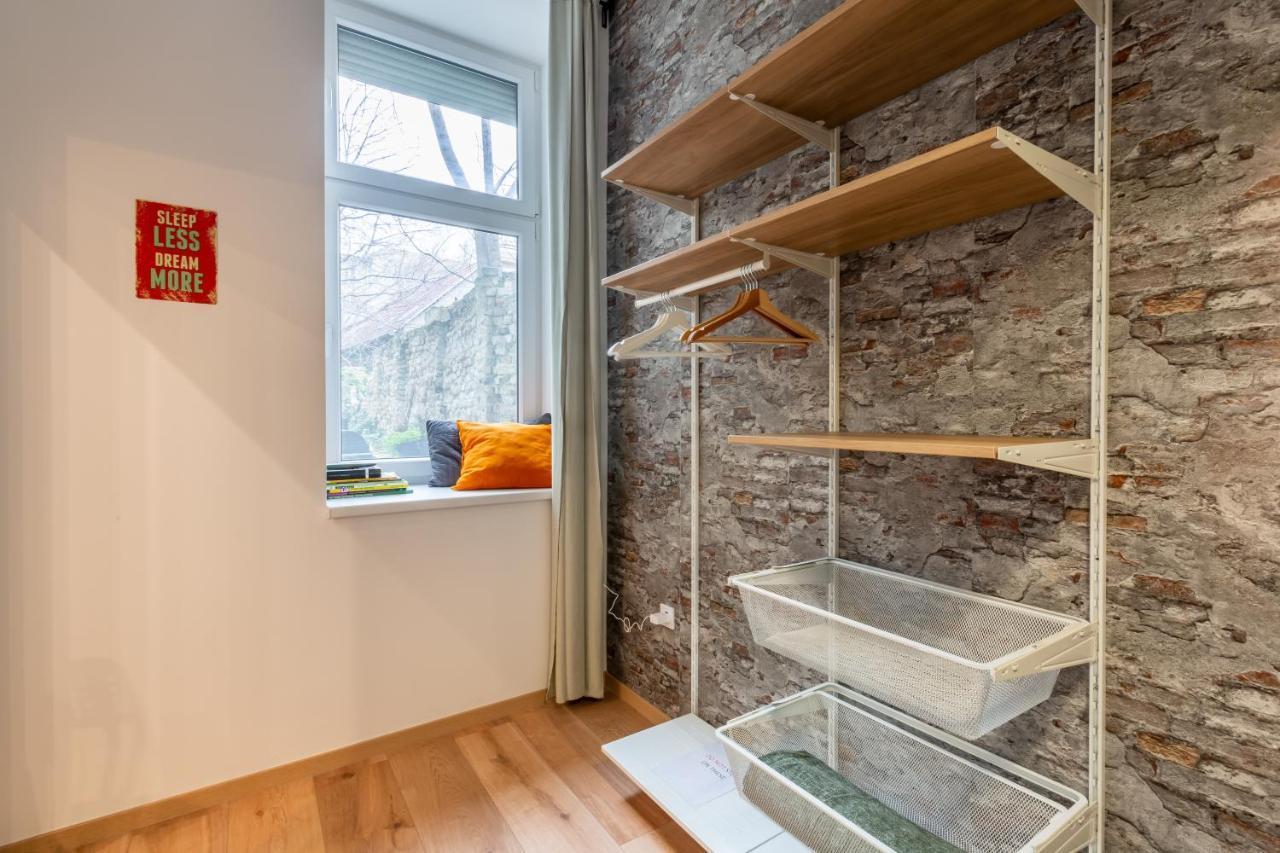 Industrial Style With Ac Steps To Gozsdu Lejlighed Budapest