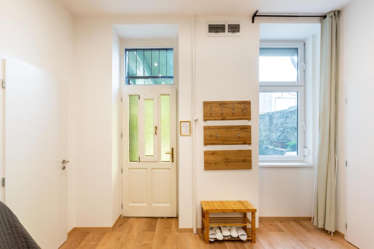 Industrial Style With Ac Steps To Gozsdu Lejlighed *