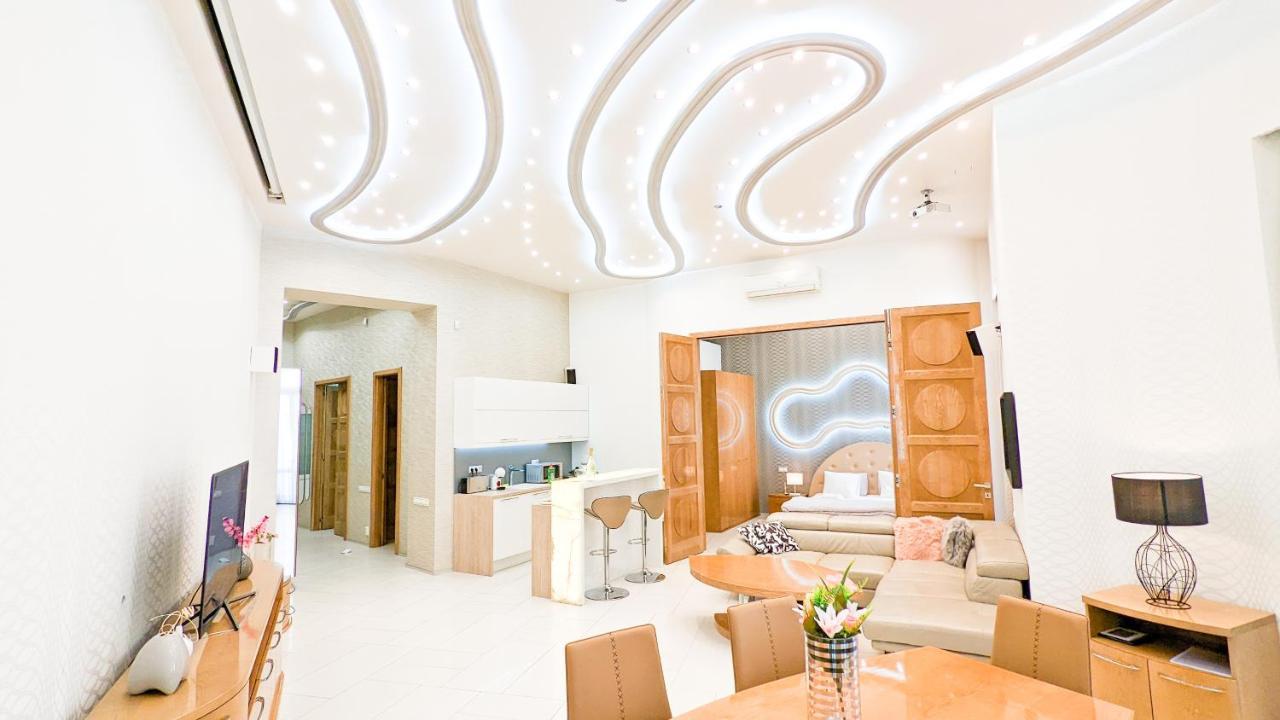Downtown Designer Apt W Private Spa, Cinema, Balcony, Prime District V * Budapest