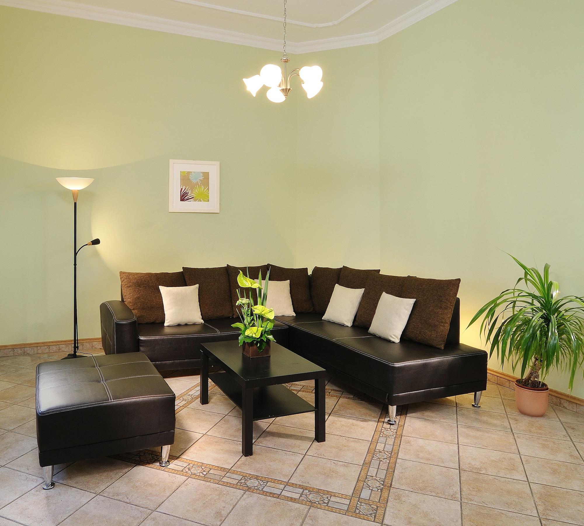 Baross City -