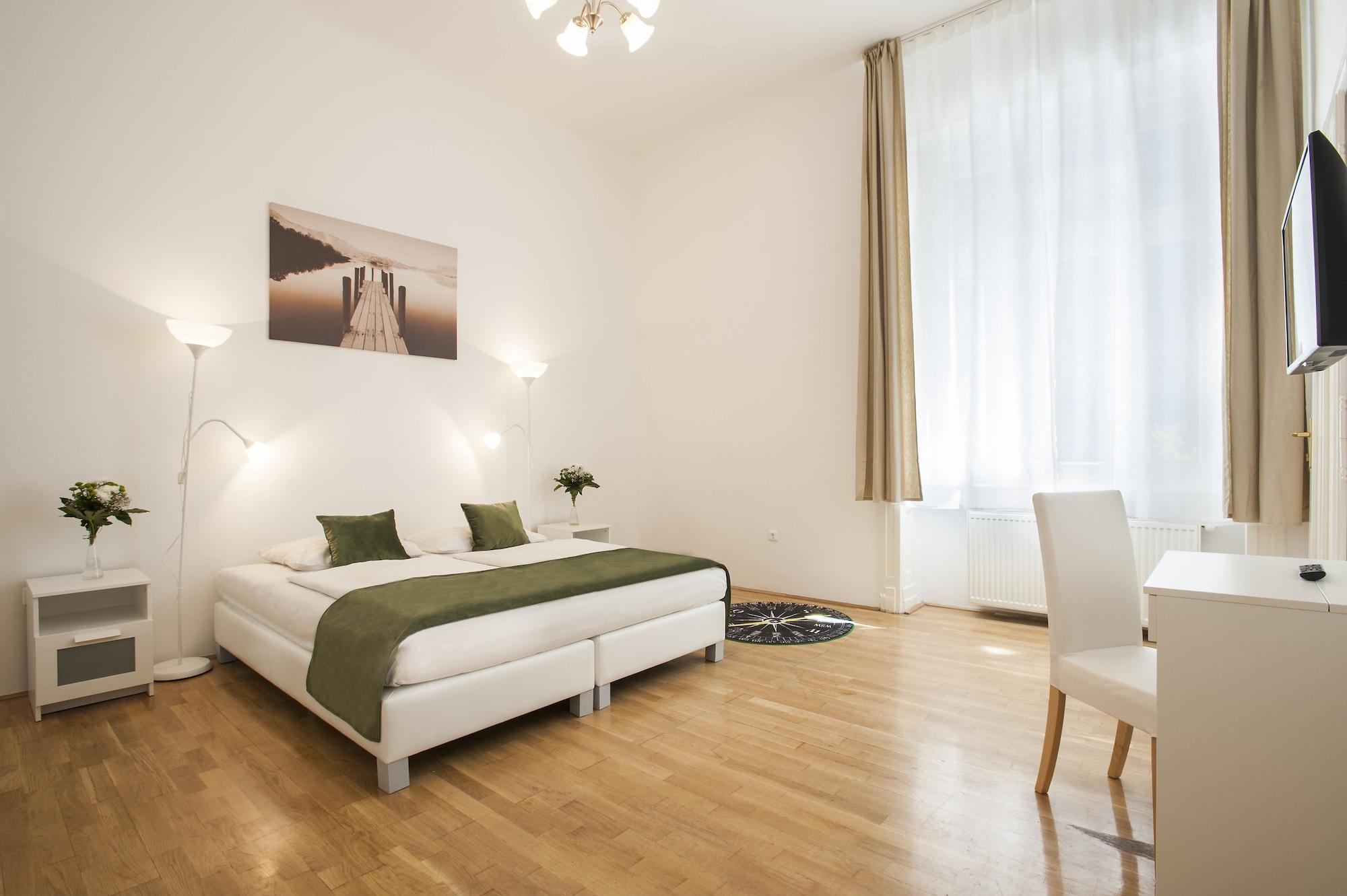 Baross City - Hotell