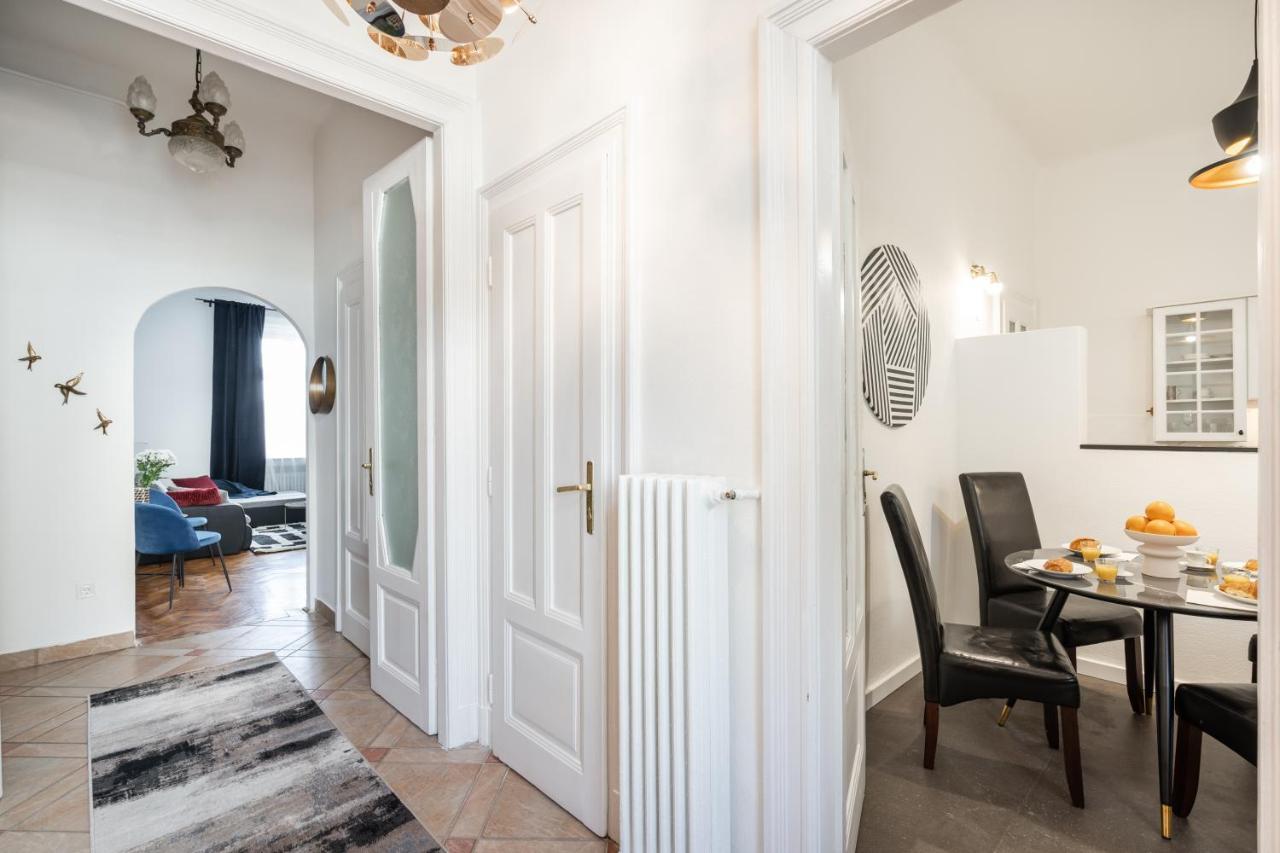 Stollar Apartment, Danube View Appartement *