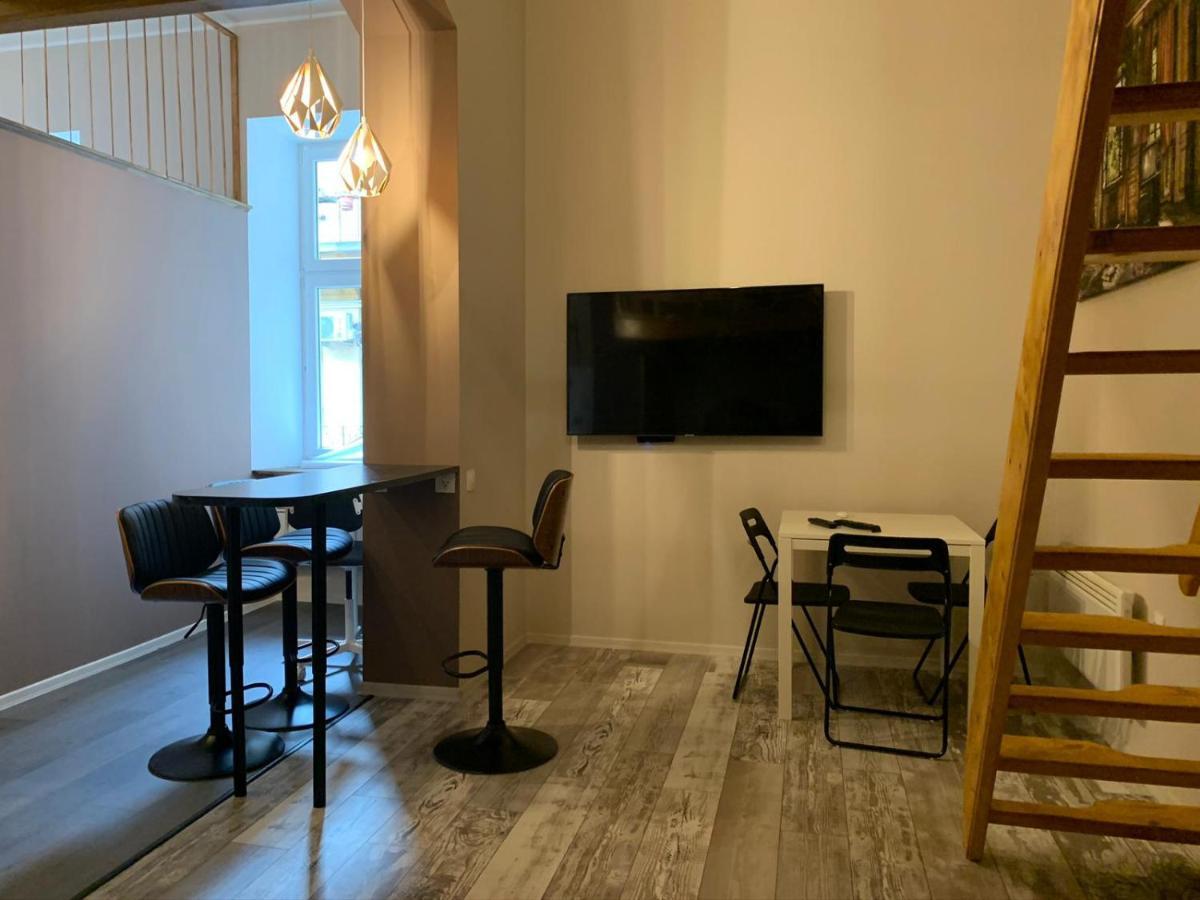 Art-club With Air Condition Apartment *