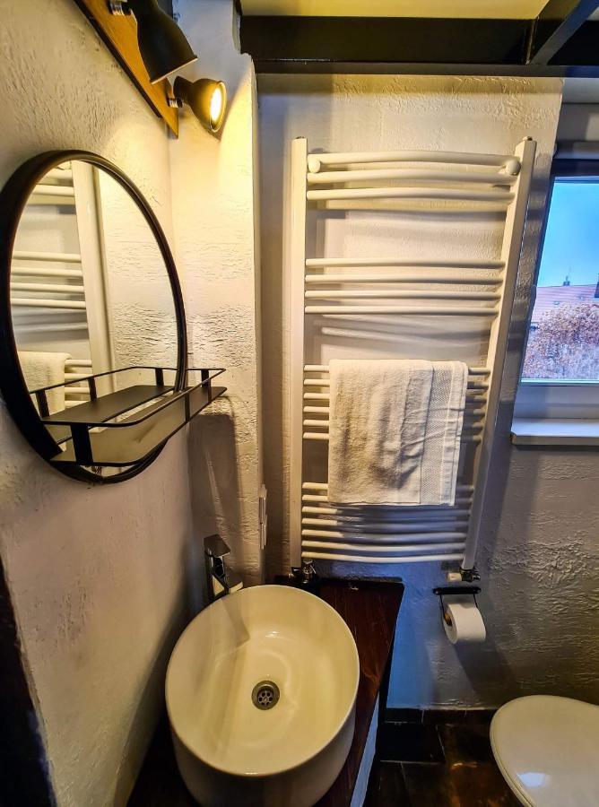 Rustic Flat With Perfect Location