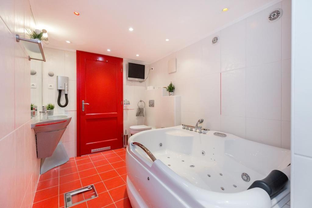 Space In Gozsdu Apartament Budapeszt