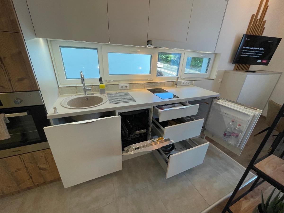 Hillside Apartman *
