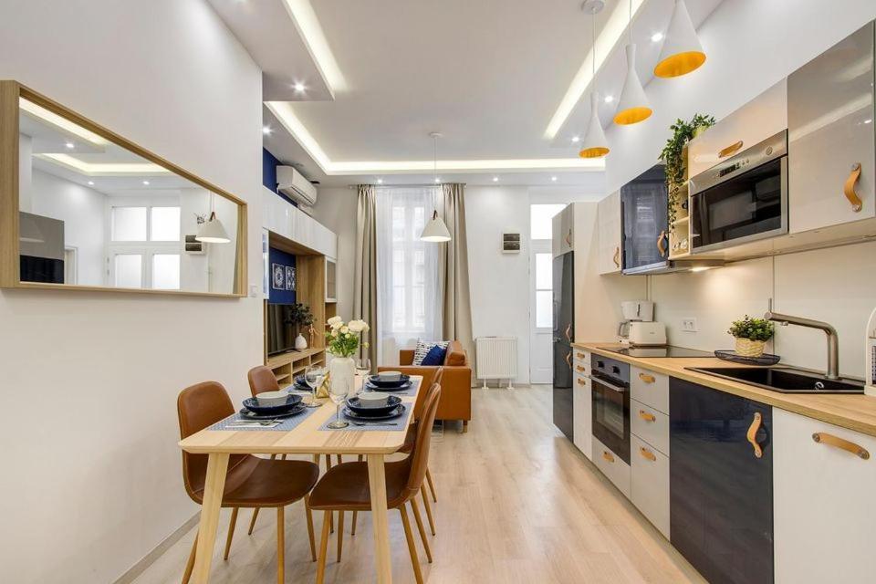 Emerald Residency 4Br-2Ba *
