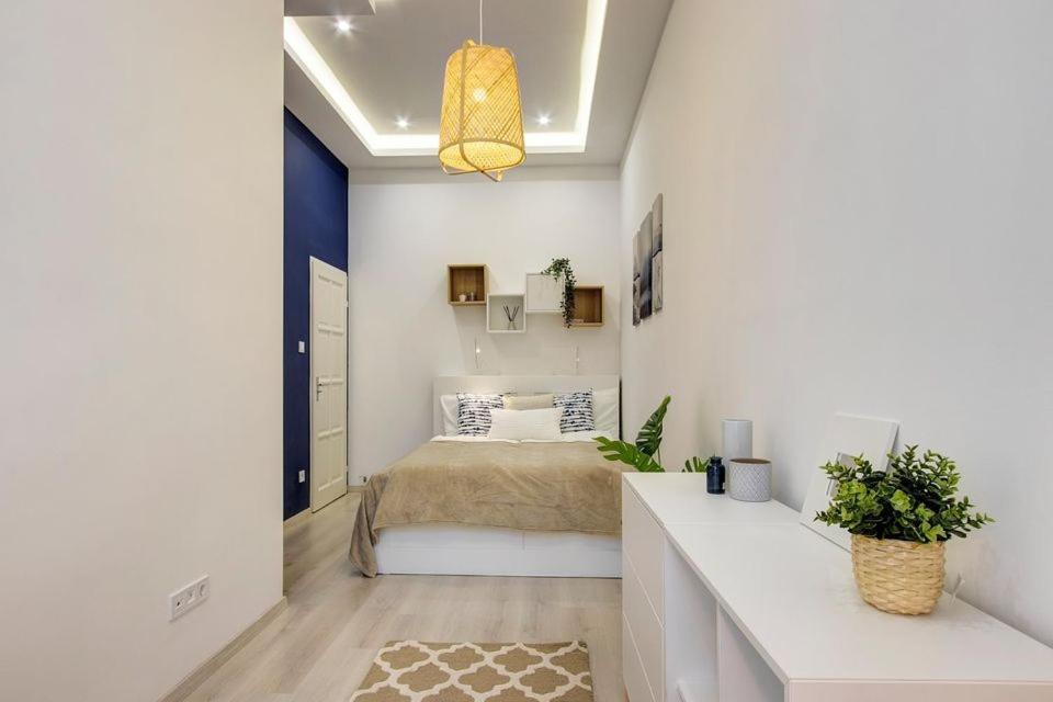 Emerald Residency 4Br-2Ba *