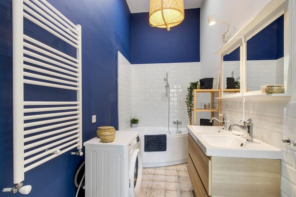 Emerald Residency 4Br-2Ba