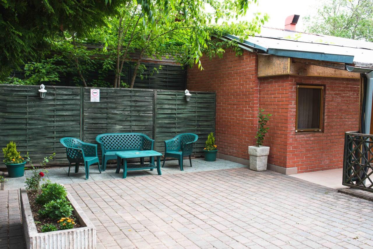 Duna-party Pansion Guest house
