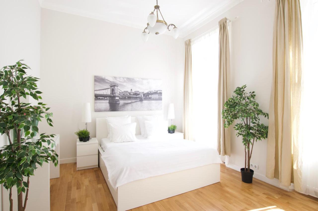 Premium By Hi5 - B25 Budapest