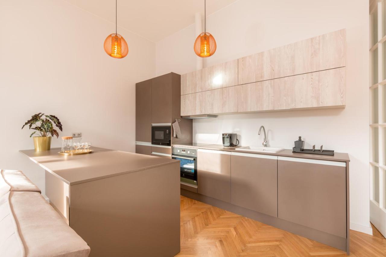 Apartment Space And Elegance In The Heart Of Budapest
