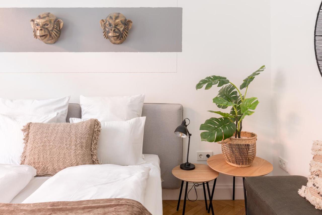 Style & Harmony In The Absolute Center Of Apartamento Budapest