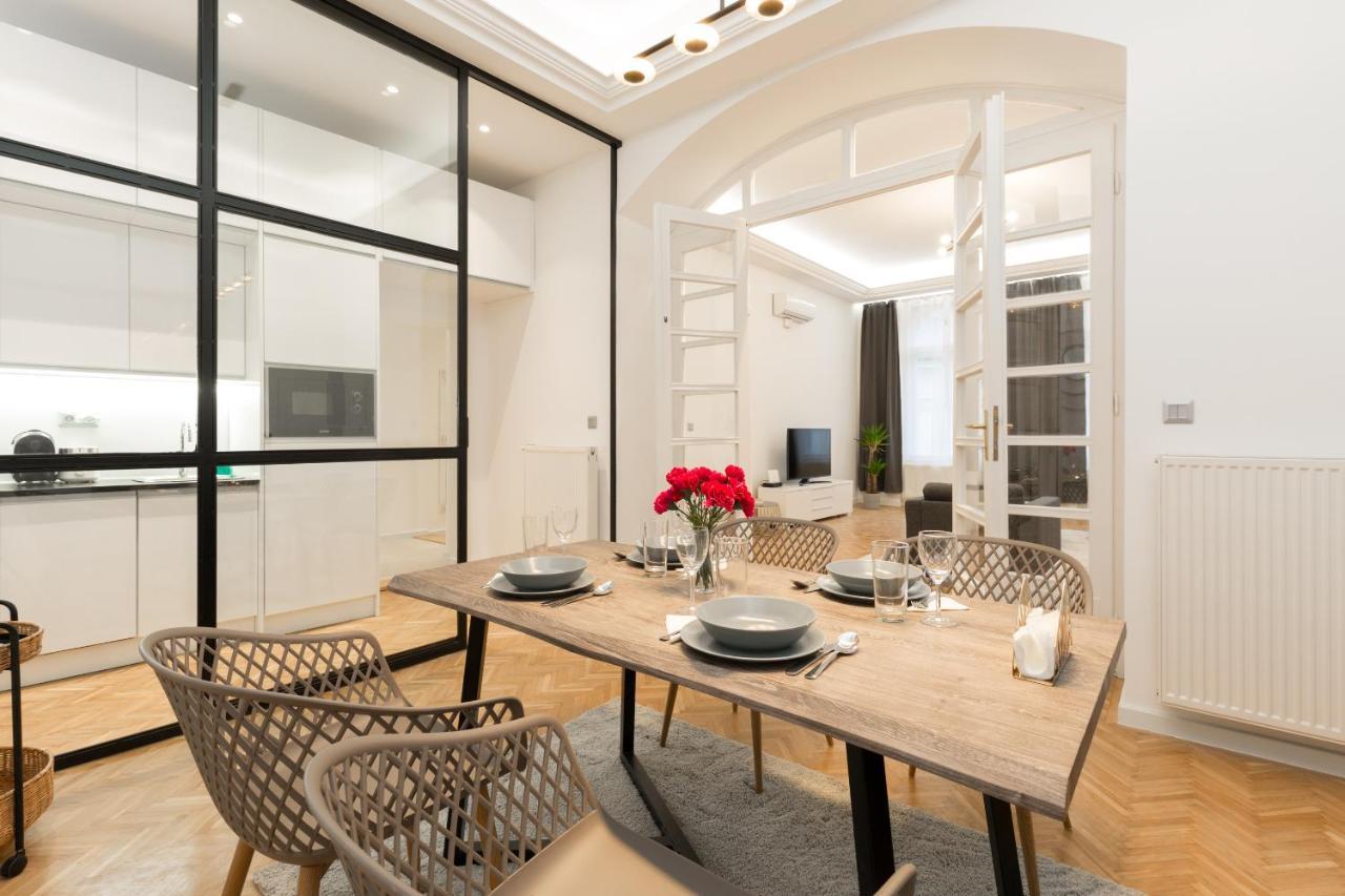 Space And Style In The Heart Of W 2br&2bt Lägenhet Budapest
