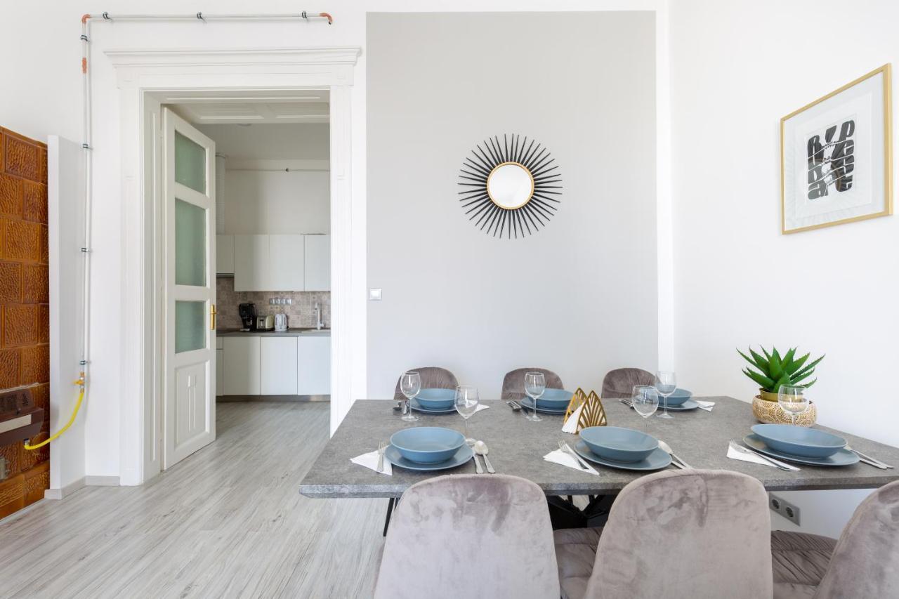 Designer On The Broadway W 2br, Ac And Panorama Balcony * Budapest