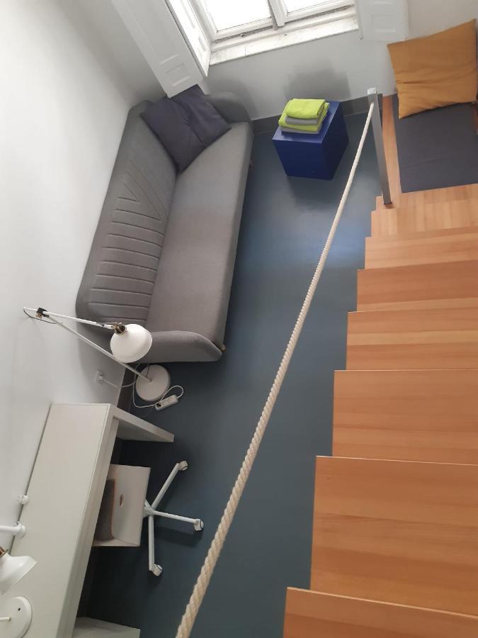 Modern Stylish 2 Bedroom Apartment *