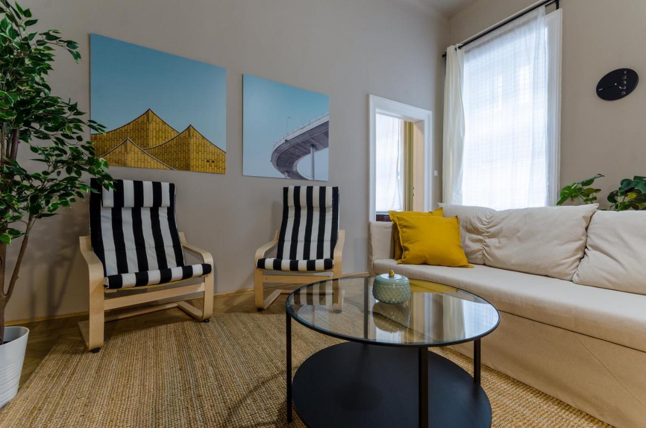 In Centre A16 Apartment *