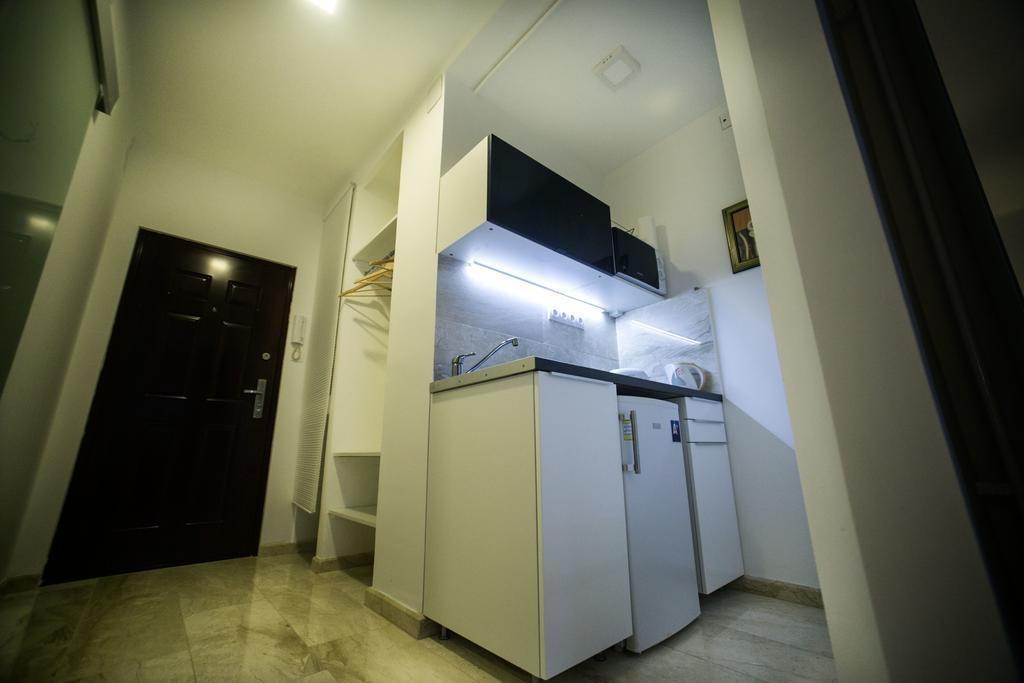 Appartamento Downtown With Balcony & Optional Garage & Restaurant In The Building
