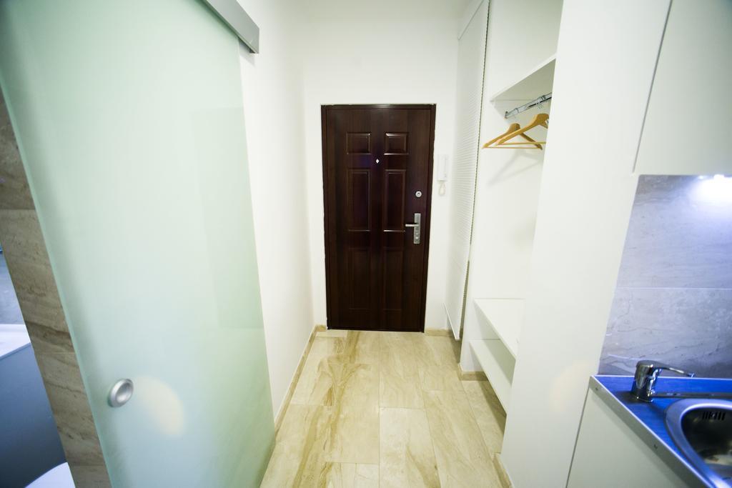 Appartamento Downtown With Balcony & Optional Garage & Restaurant In The Building *