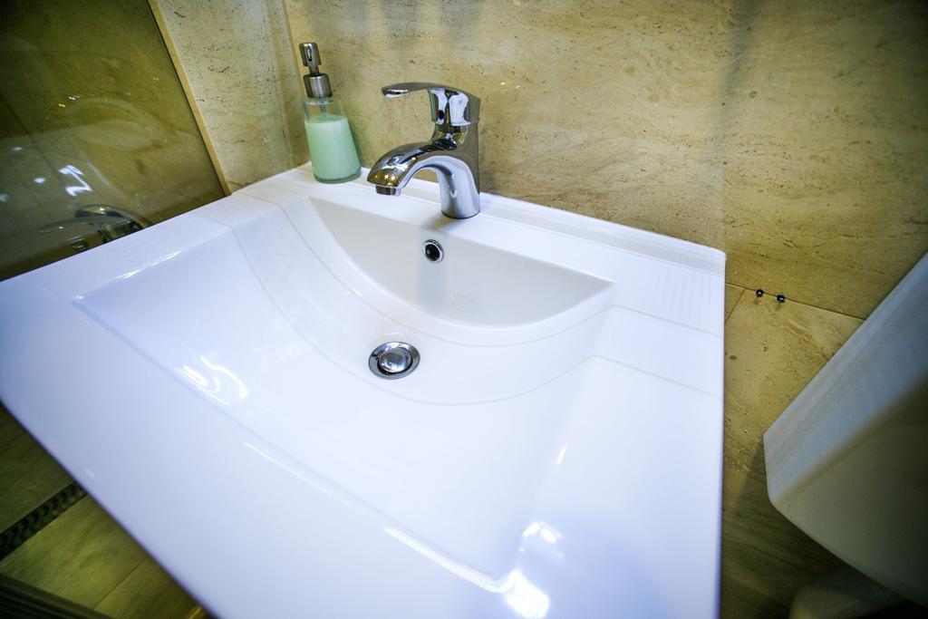 Appartamento Downtown With Balcony & Optional Garage & Restaurant In The Building Budapest