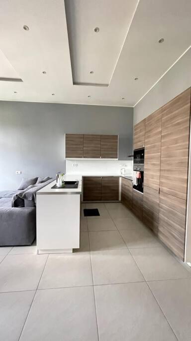 Renovated And Spacious Two-bedroom In Apartamento *