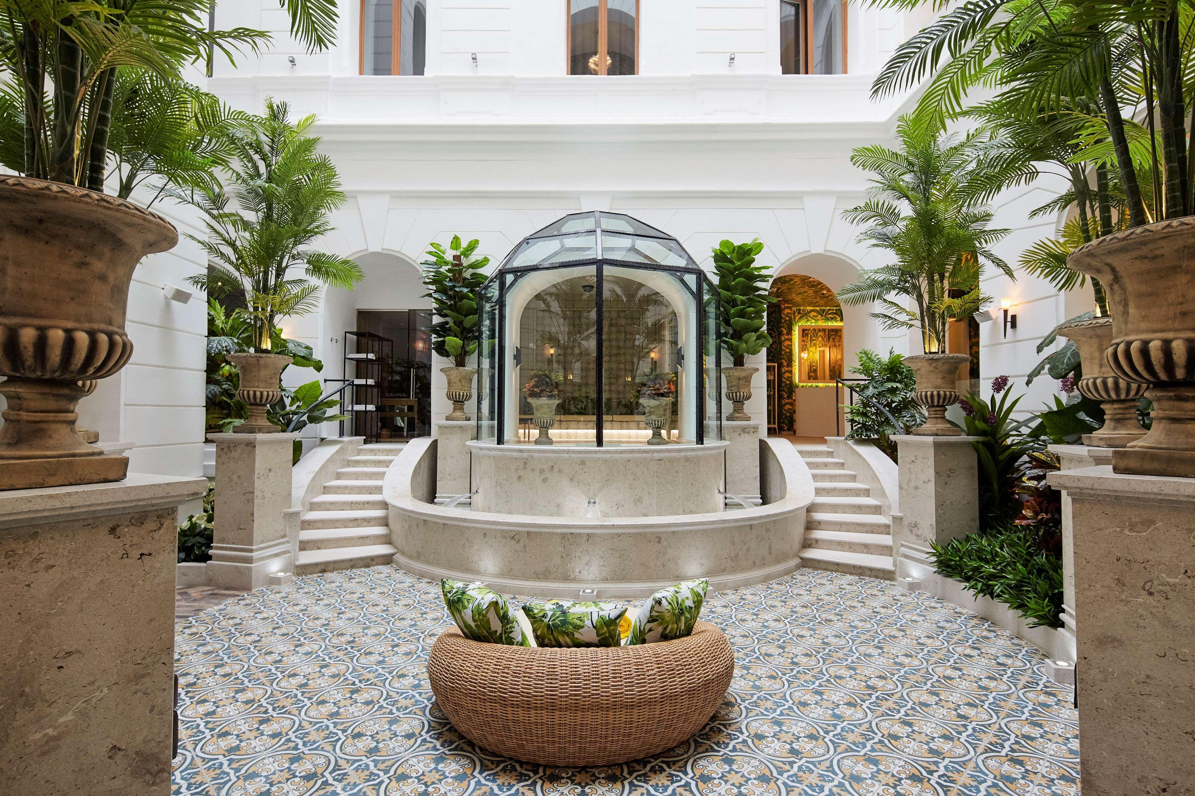 Mystery Hotel 5*