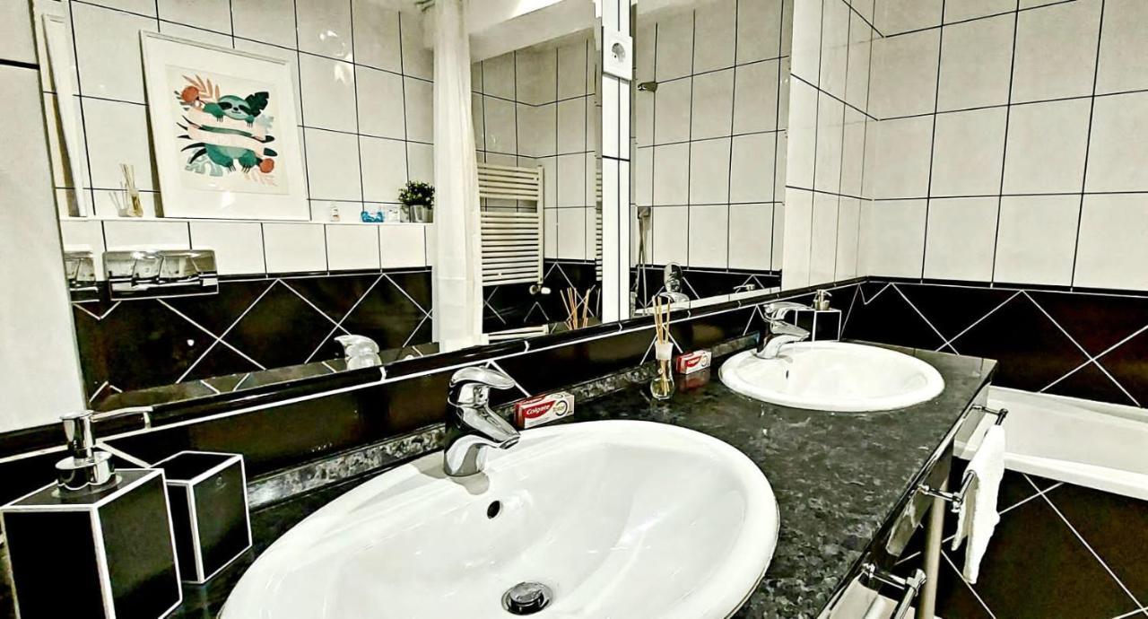 A+ Downtown Apartment *