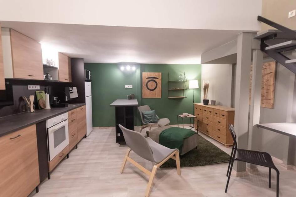Gozsdu Apartment *