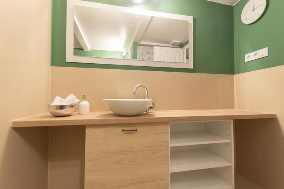 Gozsdu Apartment *
