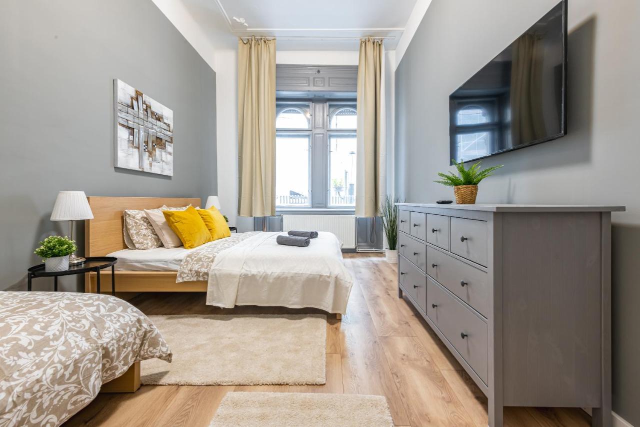 Deluxe Kazincy In The Heart Of