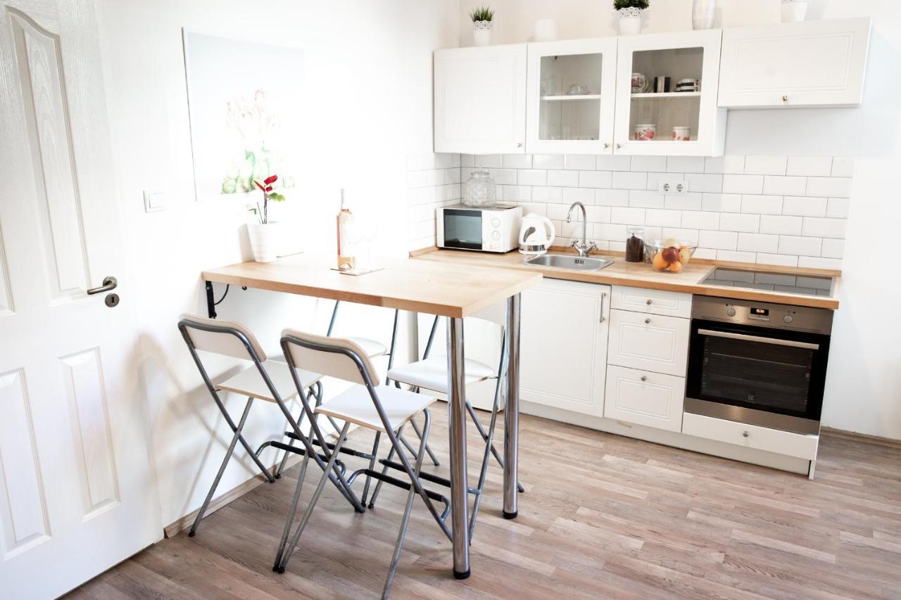Apartman N28 In Andrassy Boulevard. Budapest