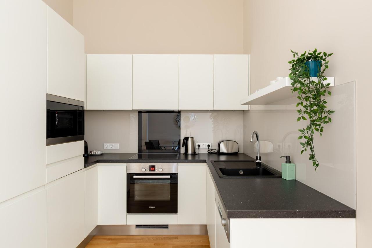 Lovely 2-bedroom At The Vaci Street Apartment *