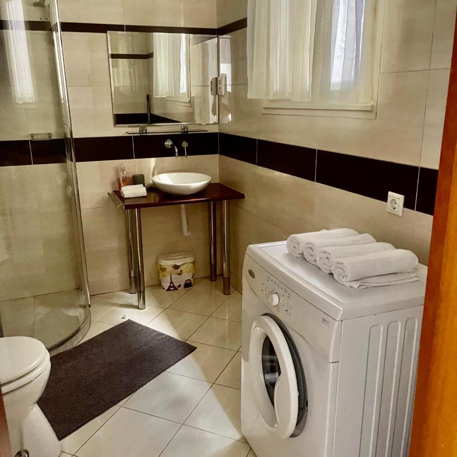 Elizabeth Bridge With Gellert-hill View Apartment Budapest