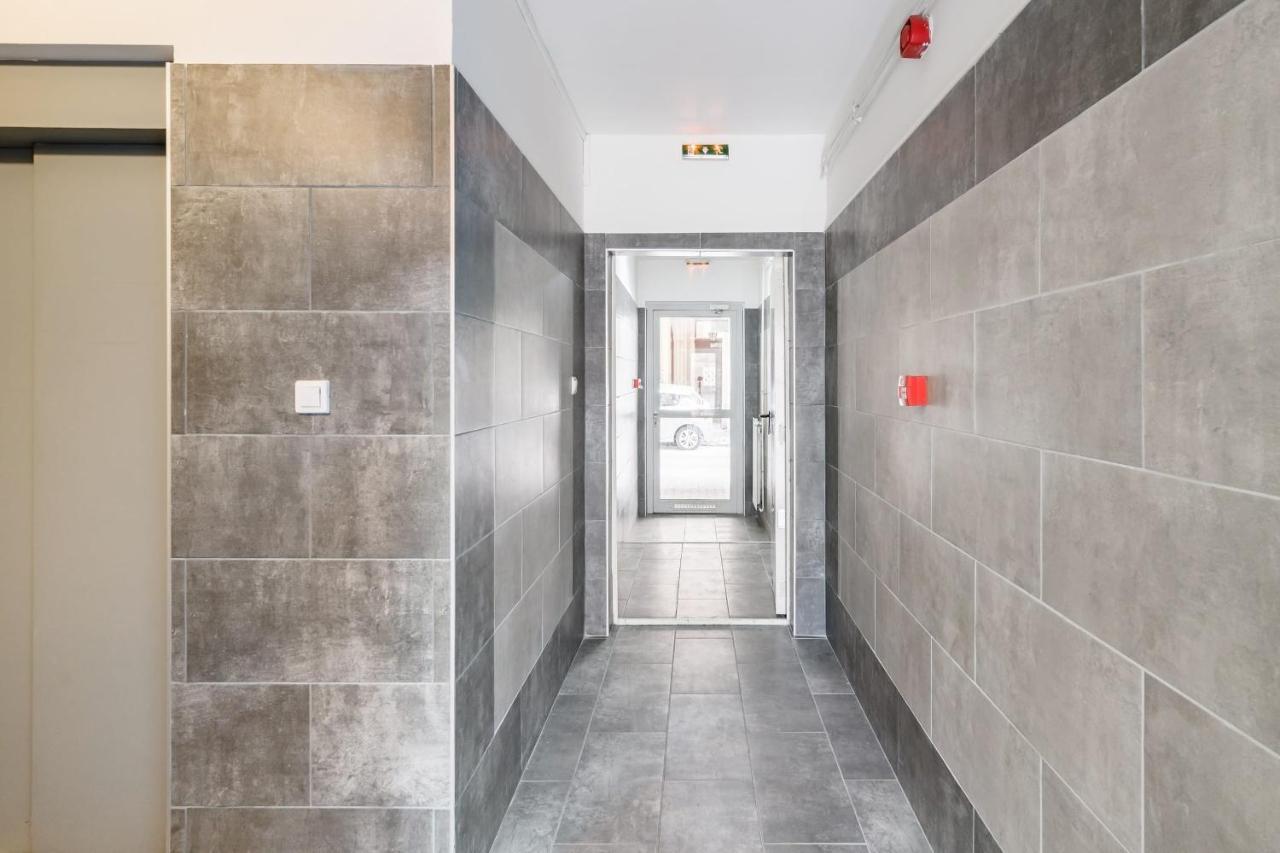 Sunny And Penthouse With Private Garage