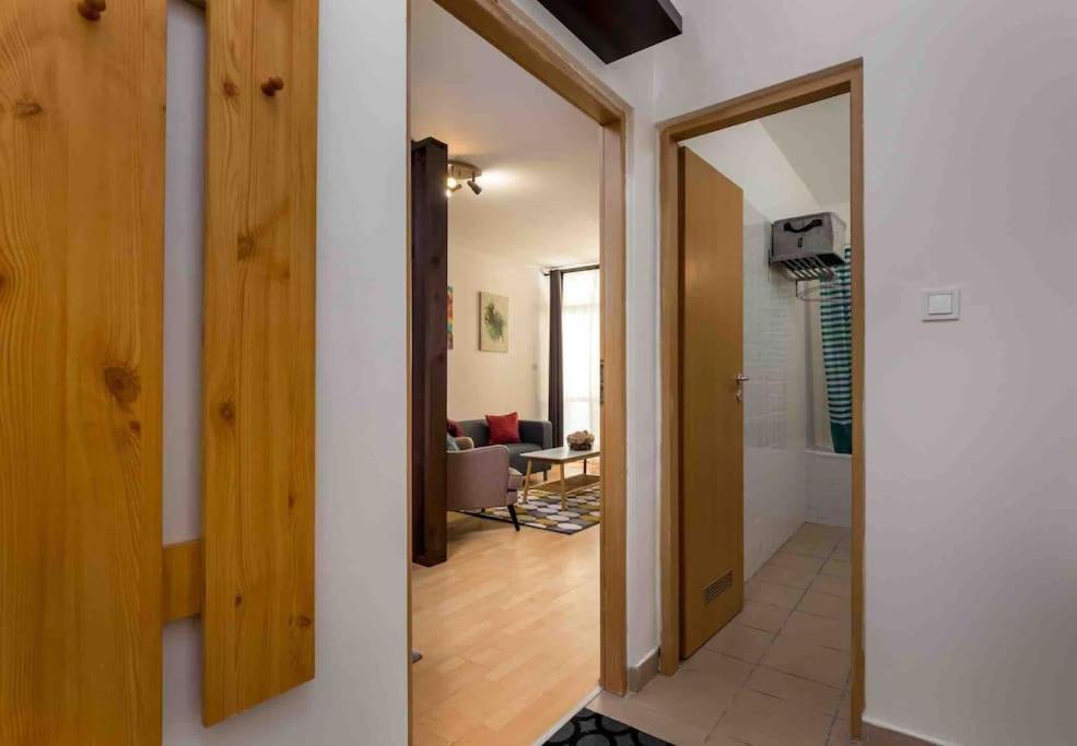Spacious With Private Car Park & Balcony * Budapest