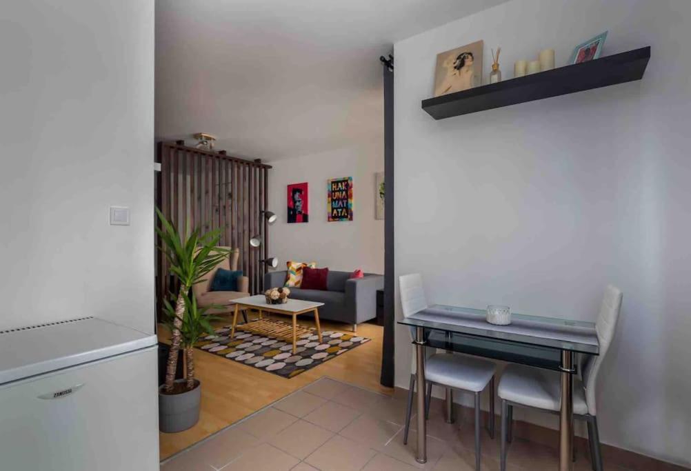 Spacious With Private Car Park & Balcony * Budapest