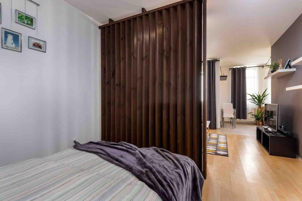 Spacious With Private Car Park & Balcony Apartment Budapest