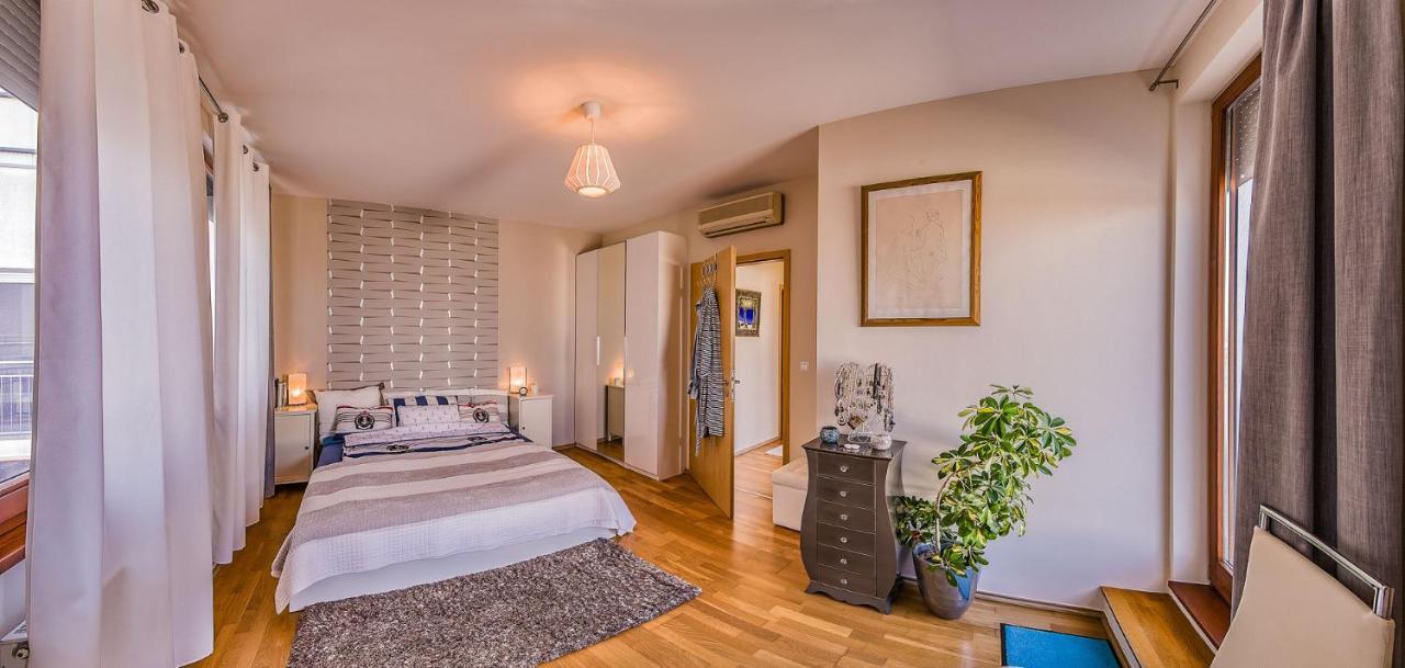With Private 90 Sqm Rooftop, Free Parking And Air Condition * Budapest