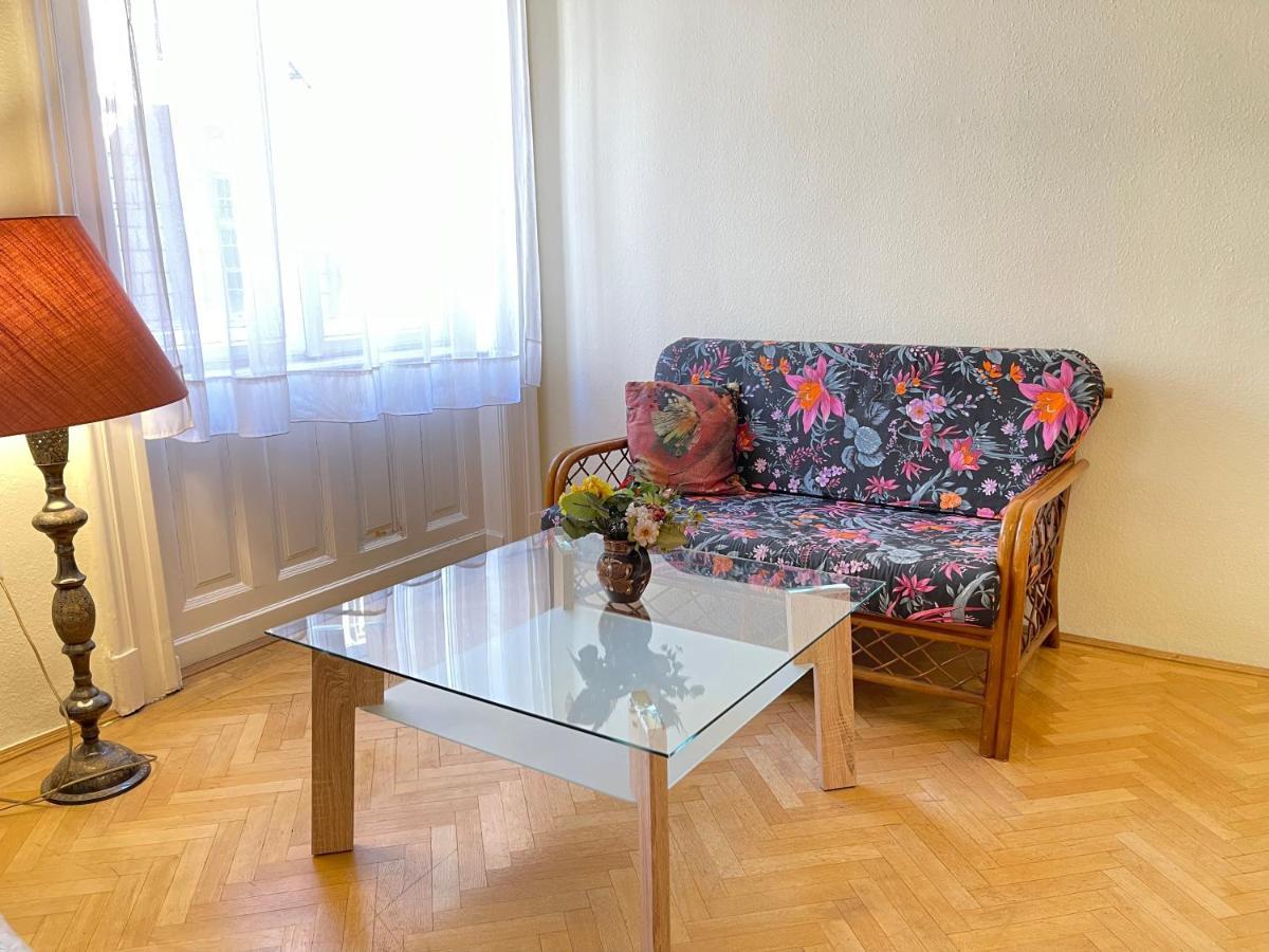 Isabelle Residency - Balcony & A.c Apartment *