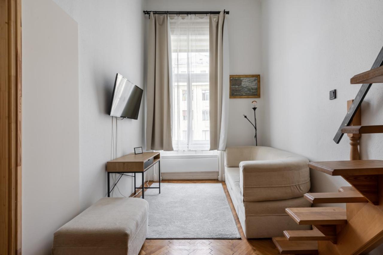 Retro Rebel Mode Apartment *
