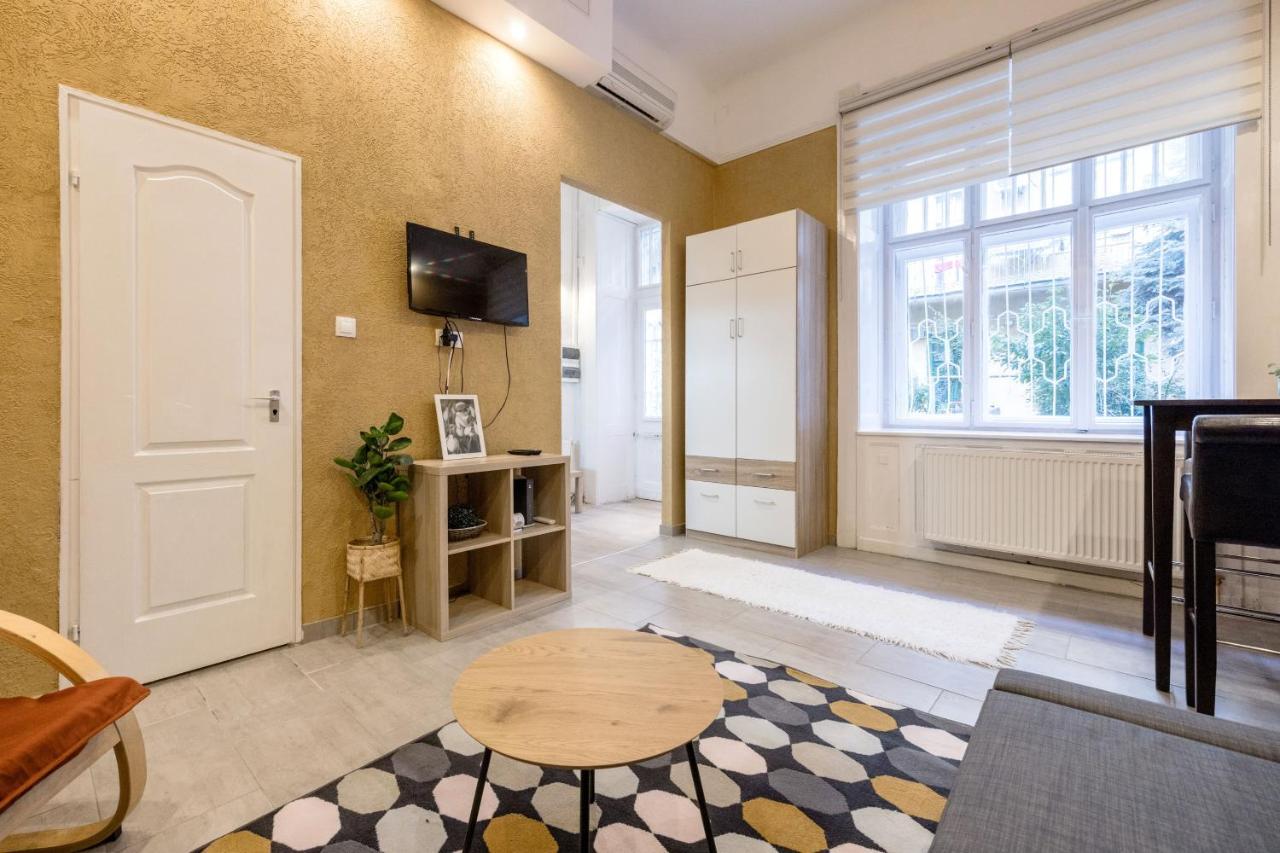 Akacfa 27-1 Center With Aircon Apartment *