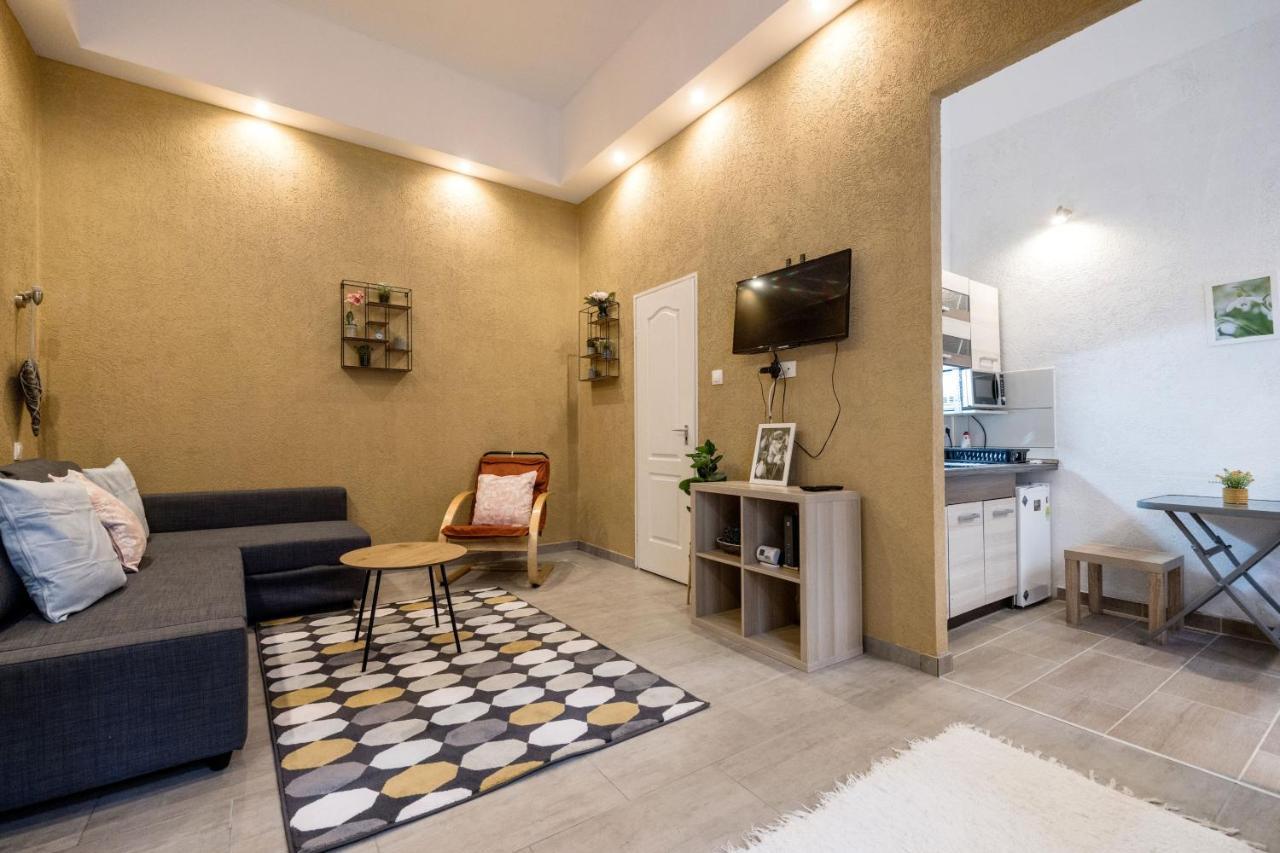 Akacfa 27-1 Center With Aircon Apartment *