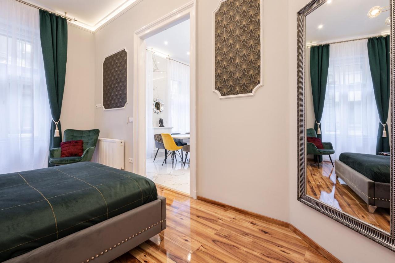 Premium Art Deco At Broadway // 4bdr & 3br Budapest