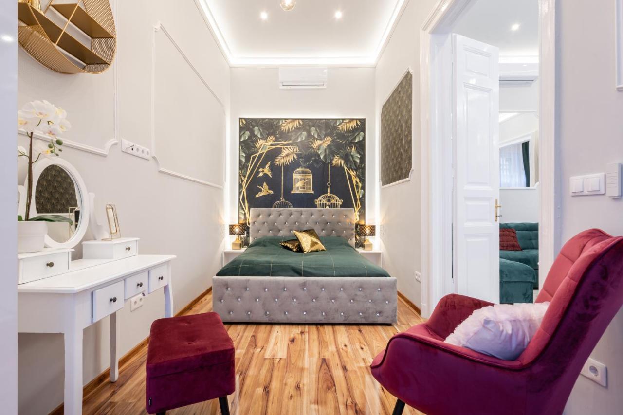 Premium Art Deco At Broadway // 4bdr & 3br