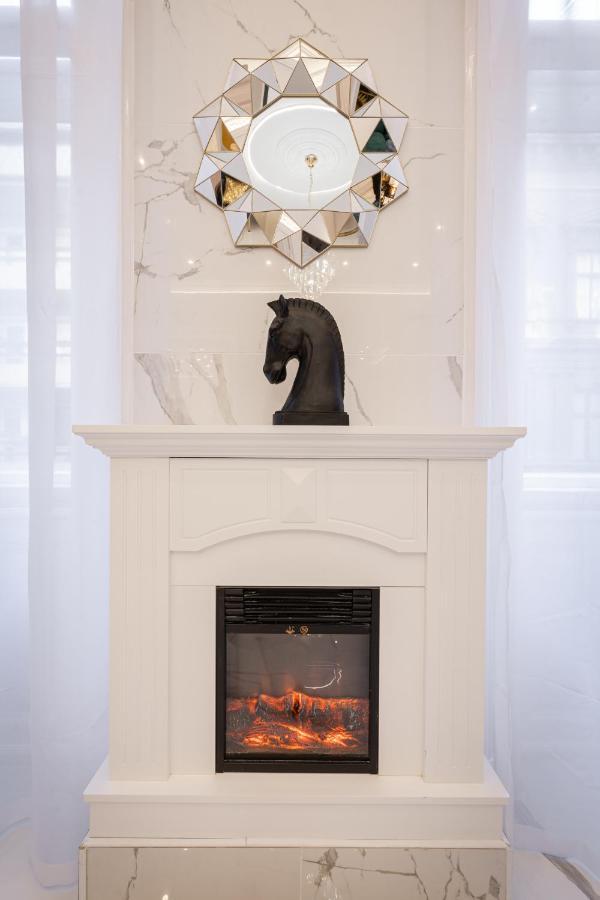 Premium Art Deco At Broadway // 4bdr & 3br Budapest