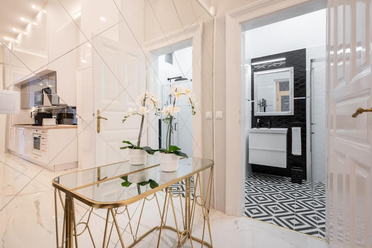 Apartamento Premium Art Deco At Broadway // 4bdr & 3br Budapest