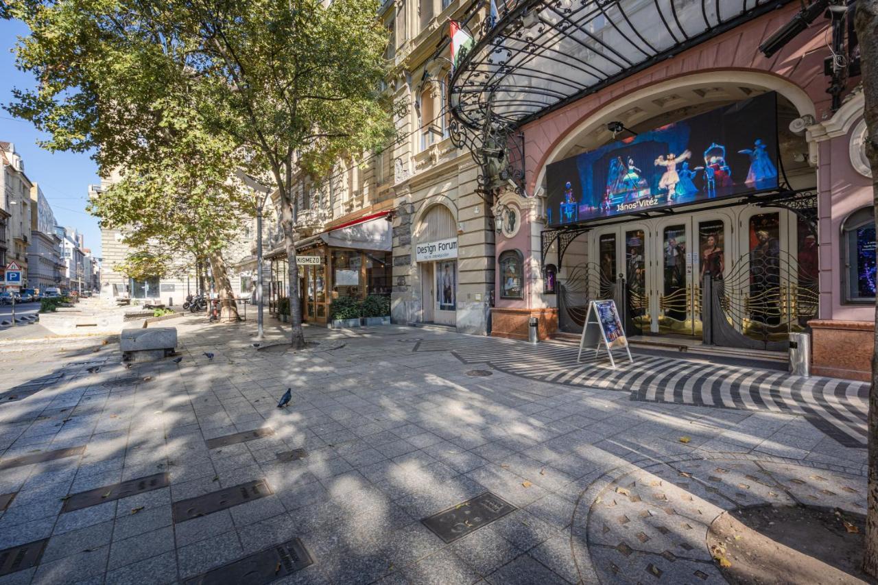 Premium Art Deco At Broadway // 4bdr & 3br *