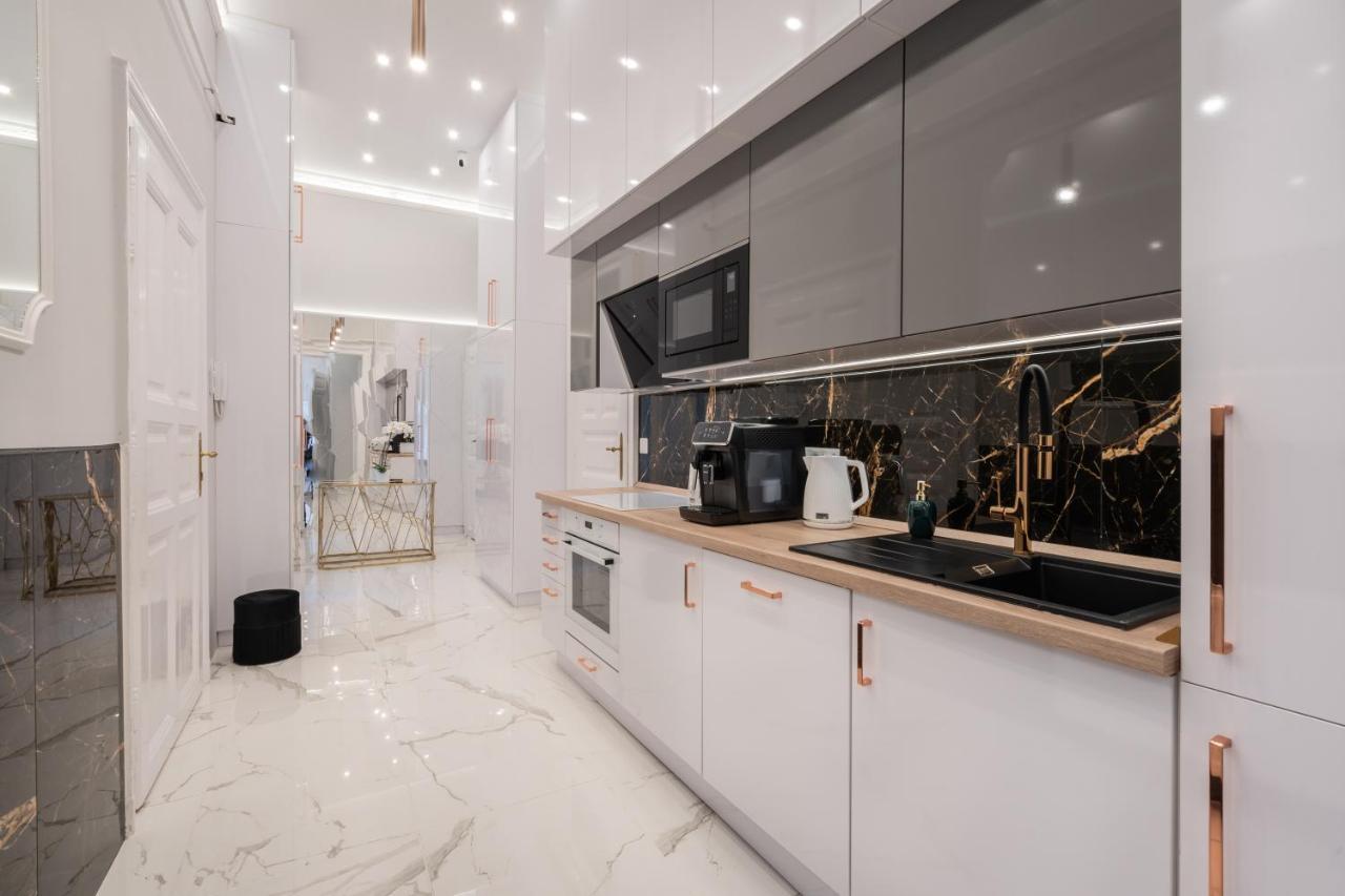 Premium Art Deco At Broadway // 4bdr & 3br