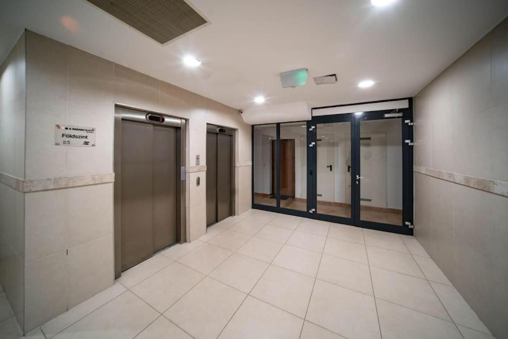Free Parking Orange Apart. - 2ppl, Smarttv, Wifi+ * Budapest