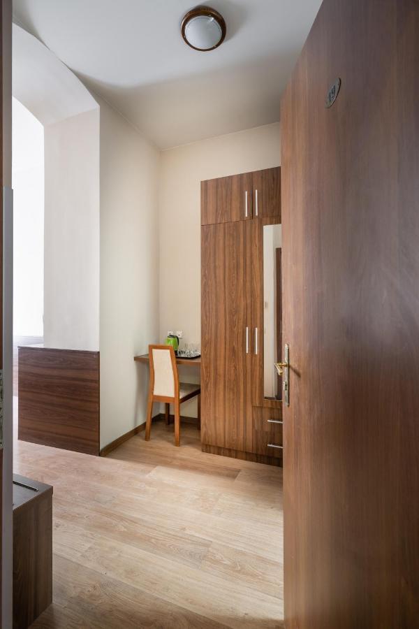 Hotel Elit Boutique Rooms- Location by bqa *
